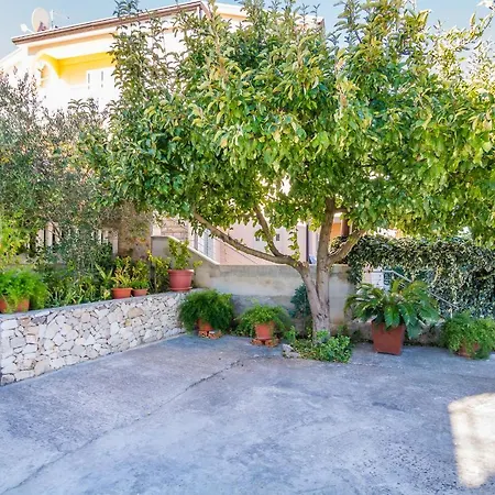 Cheap Tanja Apartment Trogir